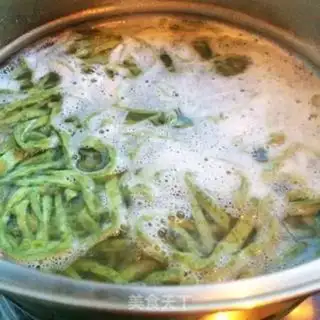 Make Sour soup spinach noodles step 5
