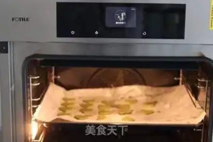 Make A four-leaf weed cookie step 5