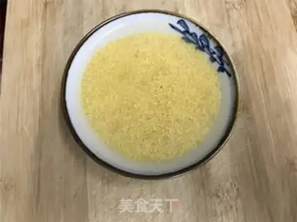 Make Apple rice porridge step 1