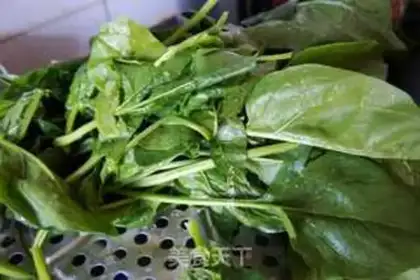 Make Garlic spinach step 0