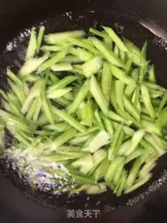 Make Celery-mucked eggs step 3