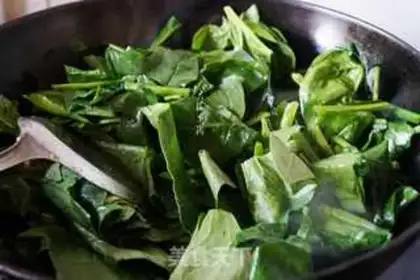 Make Garlic spinach step 2