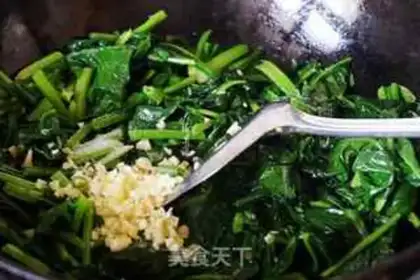 Make Garlic spinach step 3