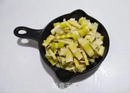 Make Piper pepper fried meat step 1