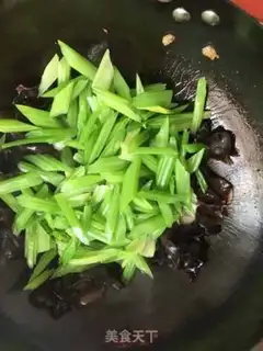 Make Celery-mucked eggs step 7