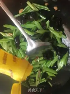 Make Celery-mucked eggs step 9