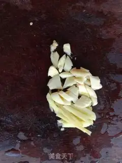 Make Pepper fried pork step 1