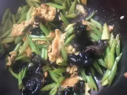Make Celery-mucked eggs step 11