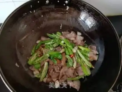 Make Pepper fried pork step 4