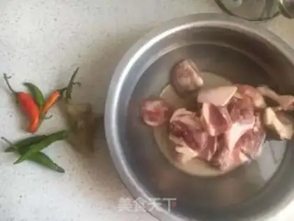 Make Four seasons of bean roasted duck legs step 0
