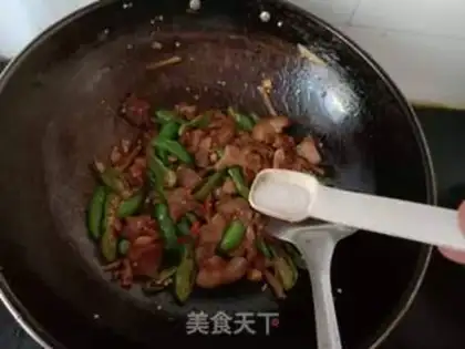Make Pepper fried pork step 7