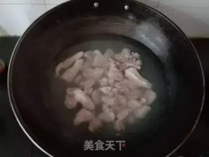Make Cricket eggs, potatoes, pork step 3