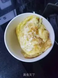 Make Scrambled eggs step 1