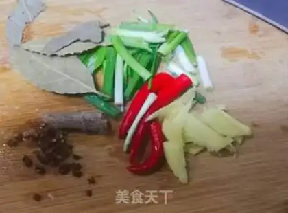 Make Spicy pig hands step 4