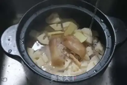 Make Liang, pig hoof soup step 4