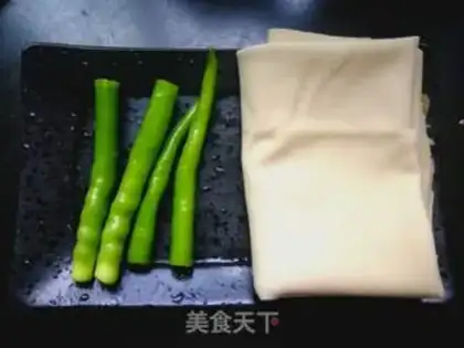 Make The peppers are fried step 0