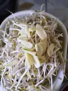Make The green bean sprouts step 2