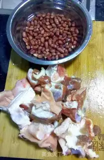 Make Peanut pig hand step 0