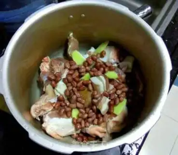Make Peanut pig hand step 2