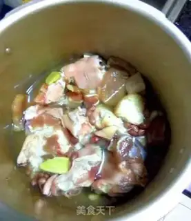 Make Peanut pig hand step 3