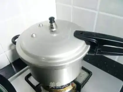 Make Peanut pig hand step 4