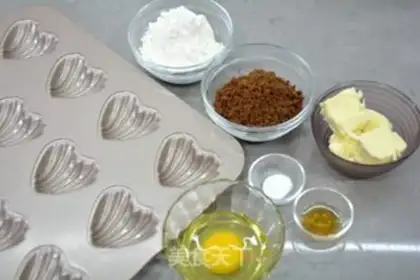 Make The red sugar Madeleine cake step 0