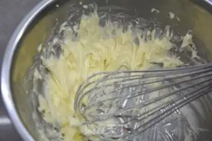 Make The red sugar Madeleine cake step 1