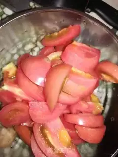 Make Tomato fried eggs step 2
