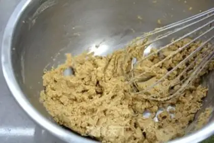 Make The red sugar Madeleine cake step 3