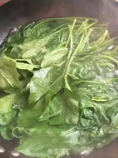 Make Spicy spinach step 1