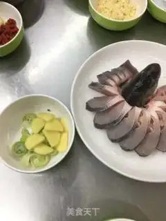 Make Peacock open-screen fish step 0