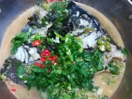 Make The secret water boils fish heads step 0
