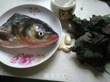 Make The secret water boils fish heads step 1