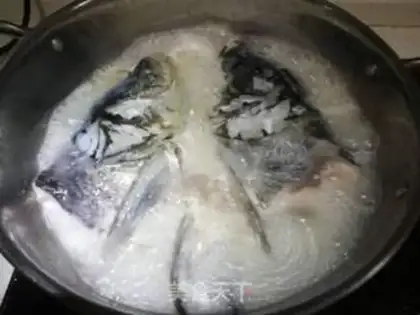 Make The secret water boils fish heads step 4