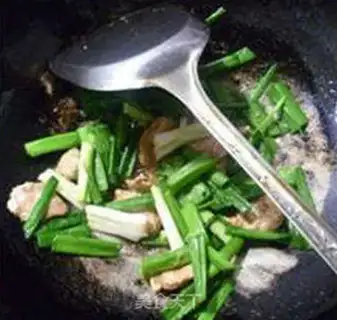 Make Skinny garlic pastry step 8