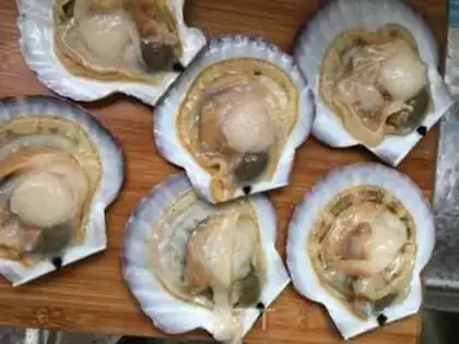 Make Garlic scallops step 1