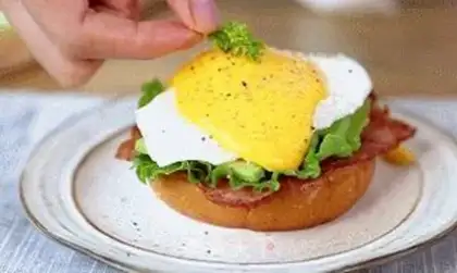 Make Benedick eggs step 12