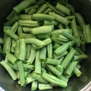 Make Garlic beans step 1