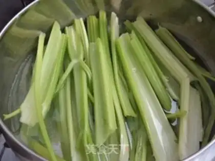 Make Celery, pork dumplings step 2