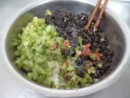 Make Celery, pork dumplings step 5