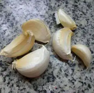 Make Garlic cabbage step 1