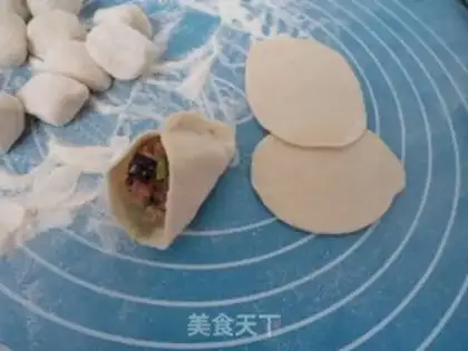 Make Celery, pork dumplings step 7