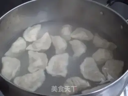 Make Celery, pork dumplings step 8