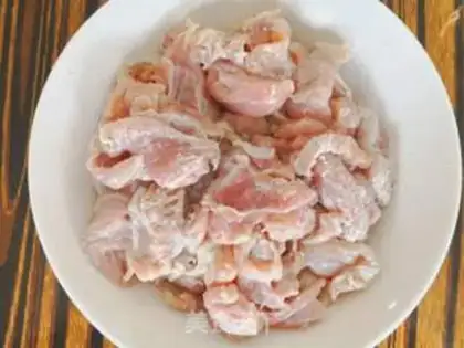 Make Tomato chicken and rice step 1