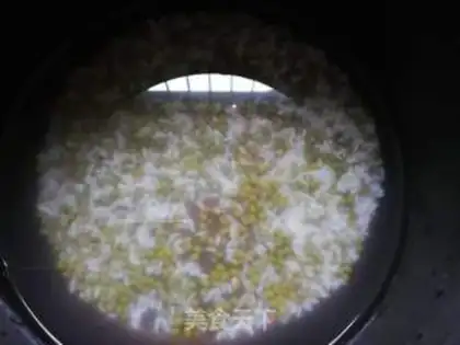 Make Green bean rice congee step 2