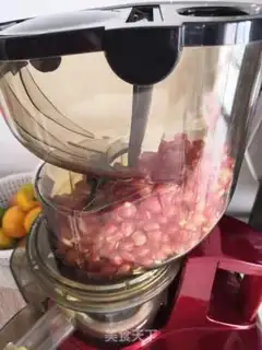 Make Fresh pomegranate juice step 1