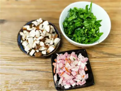 Make Eels omelet step 1