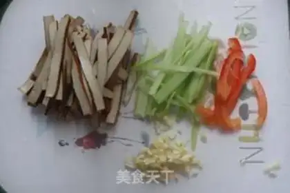 Make Celery fried beans step 1