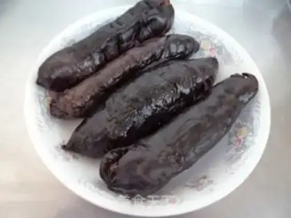 Make Onion picks sea cucumbers step 0