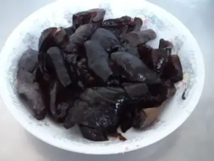 Make Onion picks sea cucumbers step 2